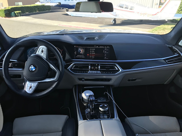 Interior view of 2019 BMW X7 xDrive 40i