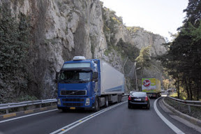 Μετά από τέσσερις σχεδόν μήνες από την πτώση των βράχων άνοιξαν  τα Τέμπη για τις ημέρες του Πάσχα.  Πέμπτη 1 Απριλίου 2010 . ΑΠΕ-ΜΠΕ/ΑΠΕ-ΜΠΕ/ΒΑΣΙΛΙΚΗ ΠΑΣΧΑΛΗ