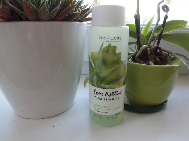 Recenzia: Čistiaci pleťový gél s výťažkami s aloe vera z rady Love Nature od Oriflame