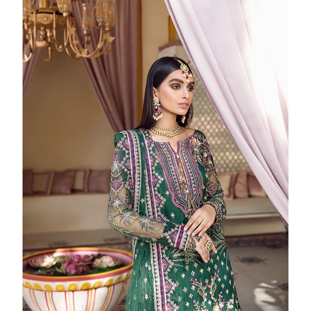 Pakistani Actress New fashion dress for Girls 2021, New Designer Dress images 2021, Dress Design images For Girl, New fashion dress for girl 2021, Dress Designs images 2021, New style dress for Girl, New Dress Design 2021 in Pakistan