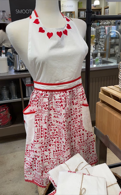 Valentine's Day apron, Valentine's Day  kitchen accessories, cute aprons, eyelet aprons, heart apron, cupid apron, cotton apron, Sur La Table Valentine's Day,