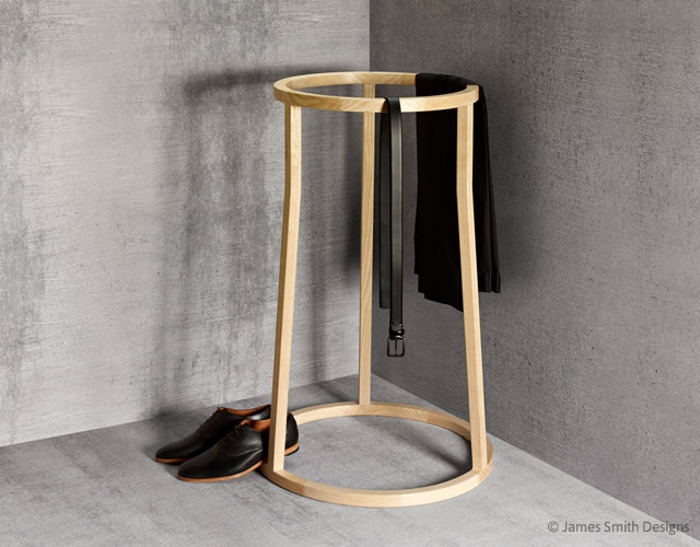 Uma clothes stand