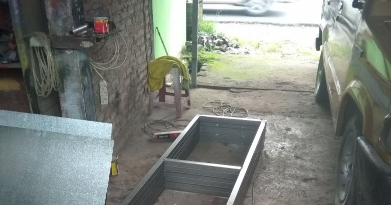 PEMBUATAN DAUN  PINTU  MINIMALIS DARI BESI  PLAT