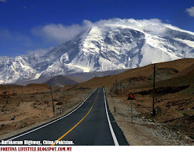 <img src="Traveling UNIQUUE.jpg" alt=" 10 Amazing Road Trips You Must Experience">