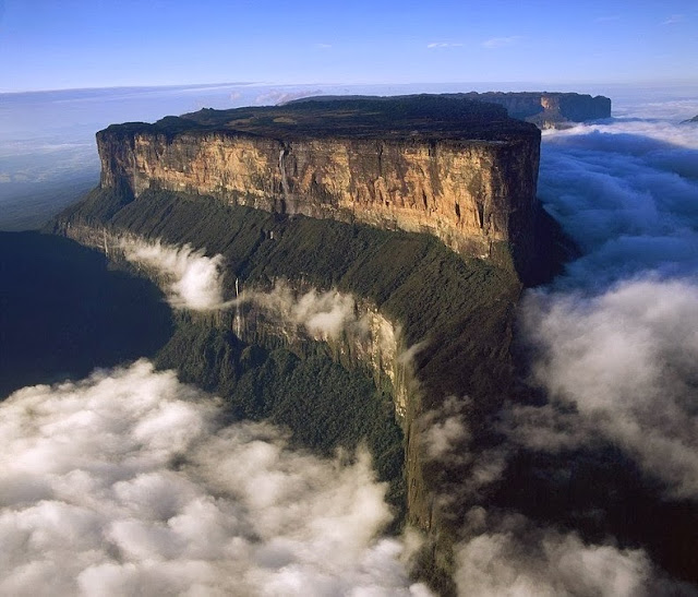 Mountains table or Altiboy "Tepui" in Venezuela Pictures