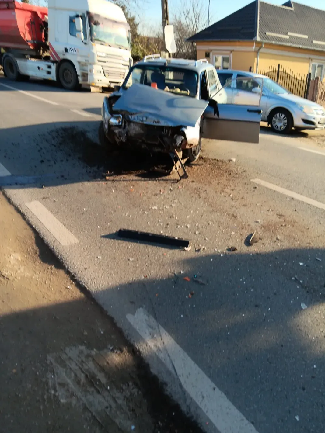 Accident în Poiana Mare, provocat de un şofer beat şi fără permis de conducere