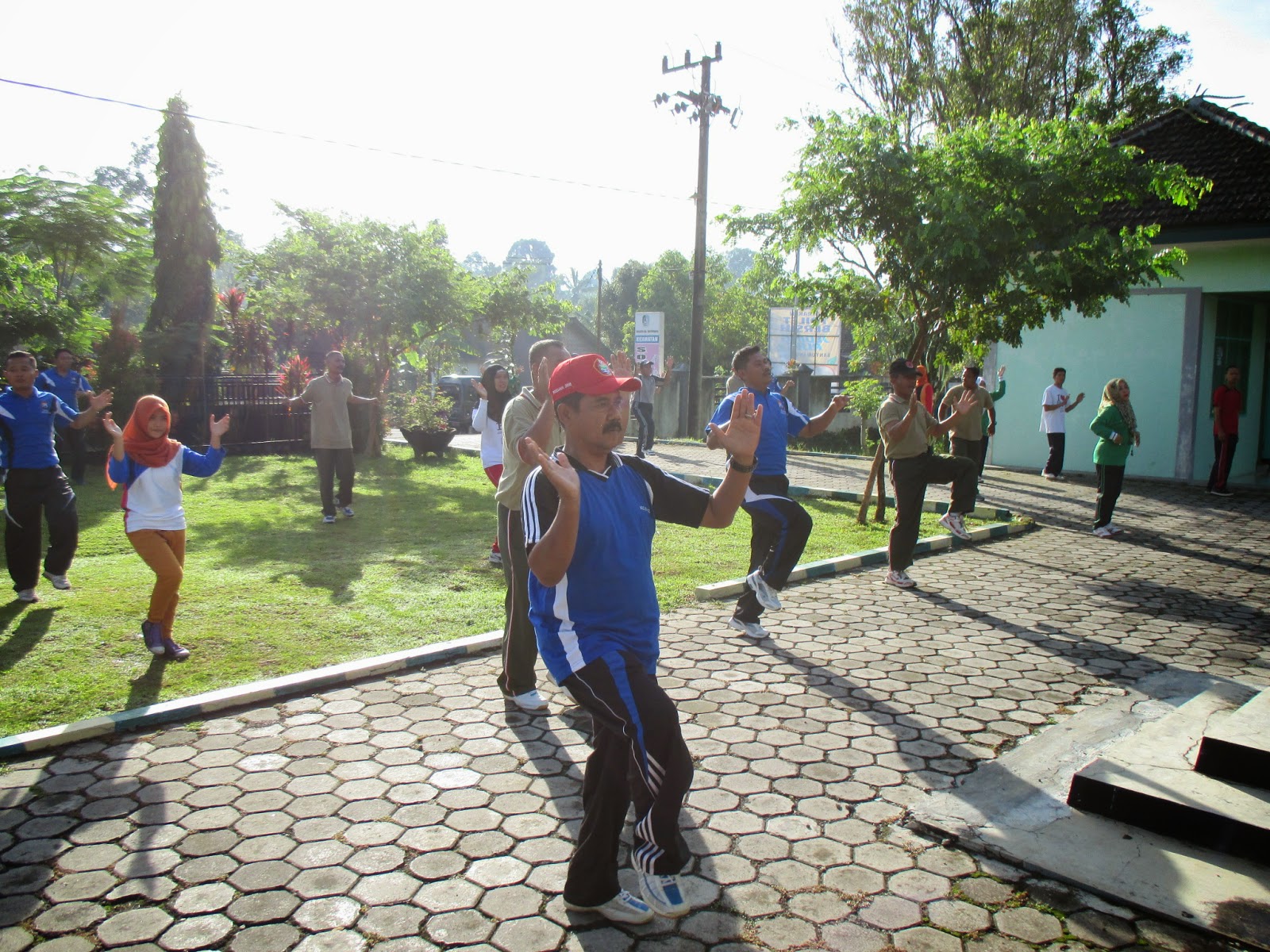 KECAMATAN SONGGON: SENAM AEROBIC JUM'AT SEHAT