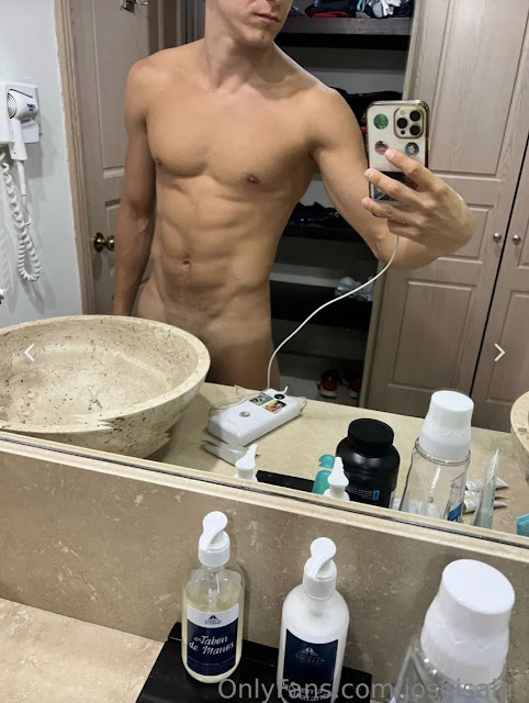 Diego Balleza desnudo