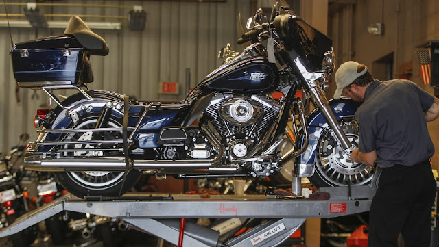 How to Become a Harley Davidson Motorcycle Service Technician