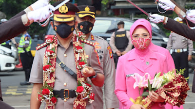 Resmi Jabat Kapolrestro Tangerang Kota, Kombes Pol Zain Dwi Nugroho Disambut Upacara Pedang Pora 