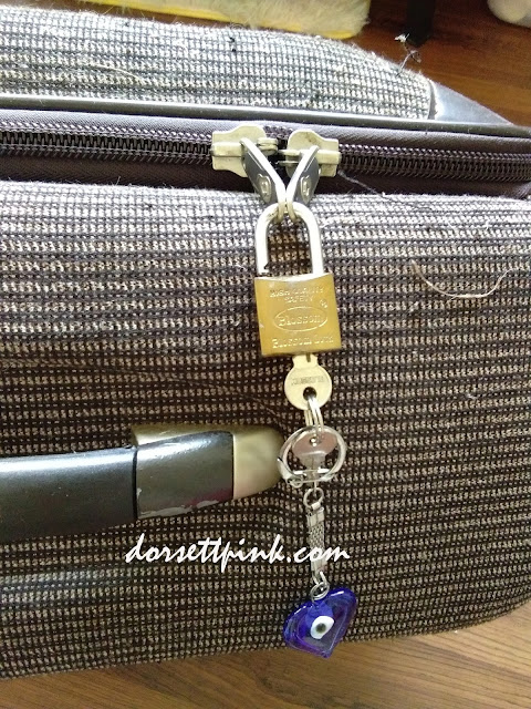 http://www.dorsettpink.com/2018/04/my-travel-gear-padlock.html