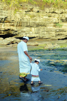  Pura Terbesar di Bali yang terletak di kaki Gunung Agung Islands Nation : Bali