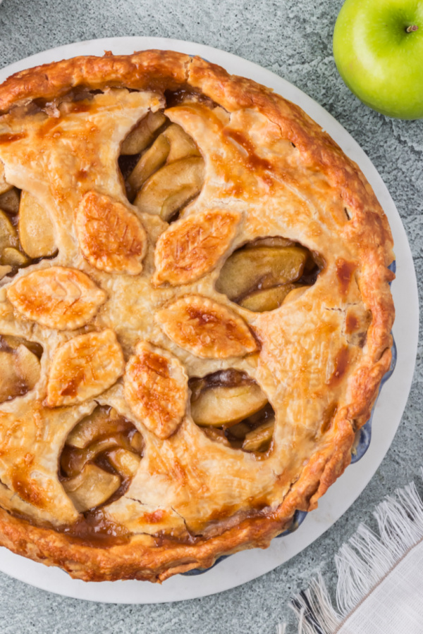 Mama’s Apple Cider Pie! A tried-and-true family recipe for homemade apple pie with tart apples surrounded by a perfectly sweet apple cider filling with hints of vanilla, cinnamon and nutmeg.
