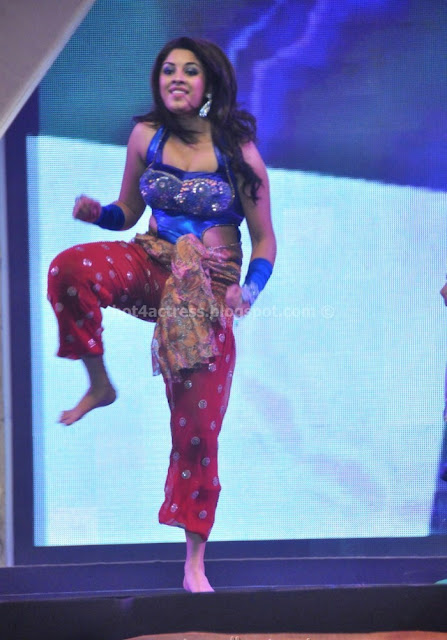 Richa Gangopadhyay Hot Dance