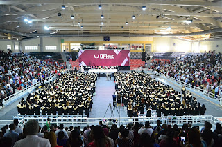 UFHEC gradúa 1820 profesionales ; rector exhorta a actuar con ética