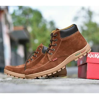 sepatu kickers suede