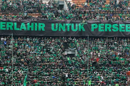 Gemuruh Bonek Pecah saat Irfan Jaya dan osvaldo Haay Masuk Lapangan