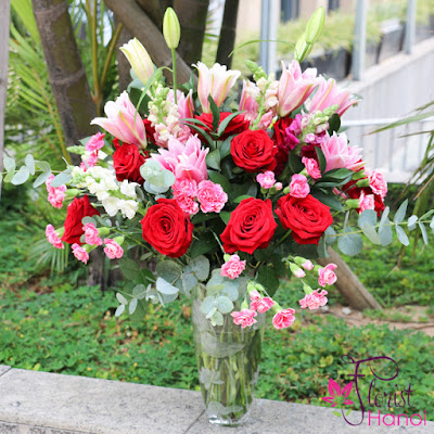 Lily flower arrangement for birthday
