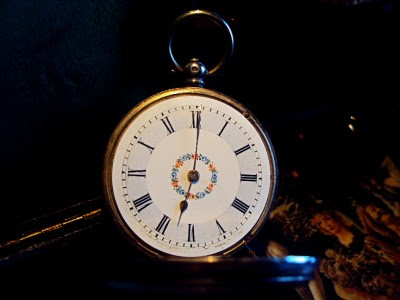 AMAZING ANTIQUE SOLID SILVER POCKET WATCH WORKING. BEAUTIFUL PIECE