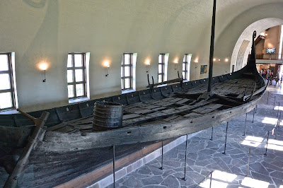 Oslo presqsue île de Bygdoy Le musée des bateaux vikings : VikingskipshusetLe bateau viking d'Oseberg