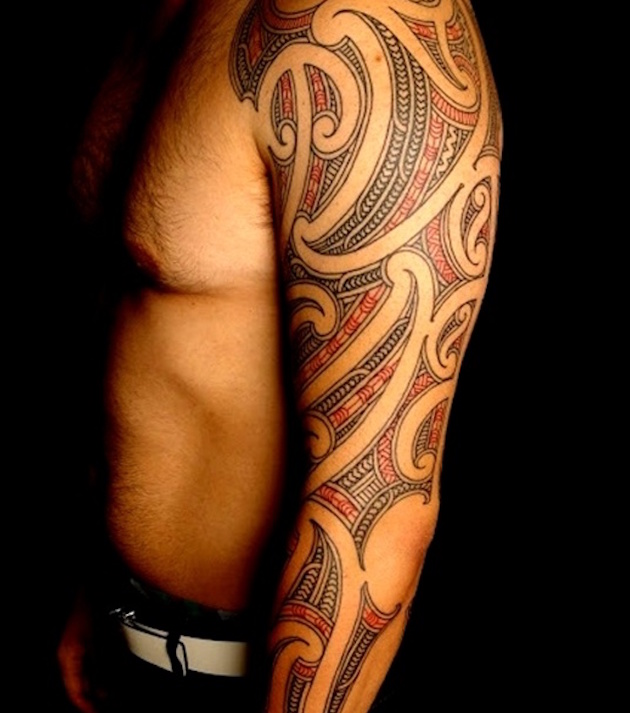Preto e vermelho tribal maori manga