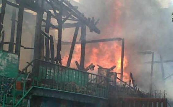 Penambang Ditangkap Polisi, Mapolsek Merangin Dibakar Warga