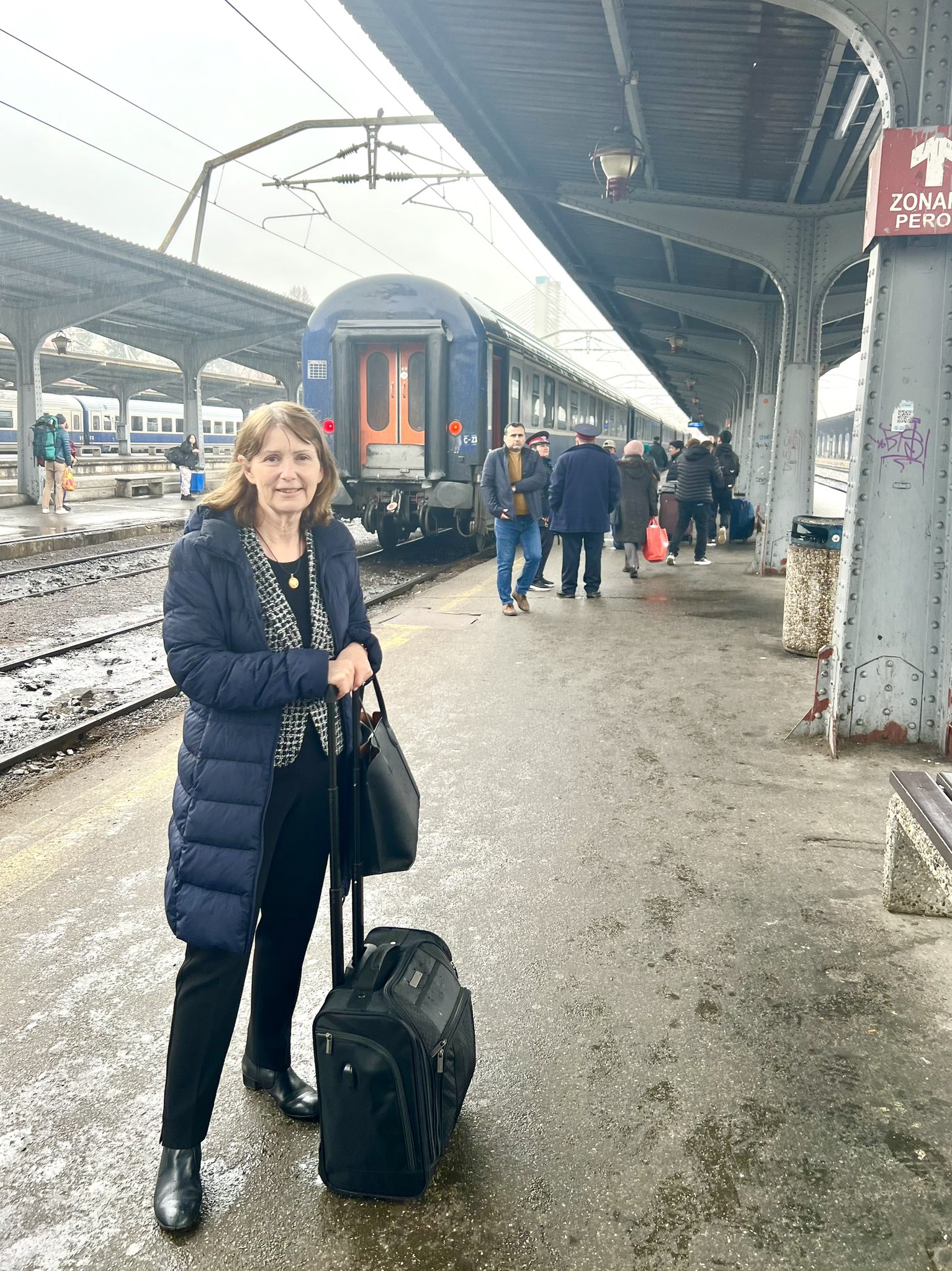 Ambasadorul Statelor Unite în România, Kathleen Kavalec, a călătorit cu trenul de la București la Suceava