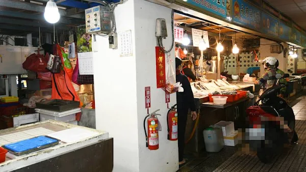▲民權市場一樓的柱子在去年底前即先行改善完成。（圖／彰化市公所提供）