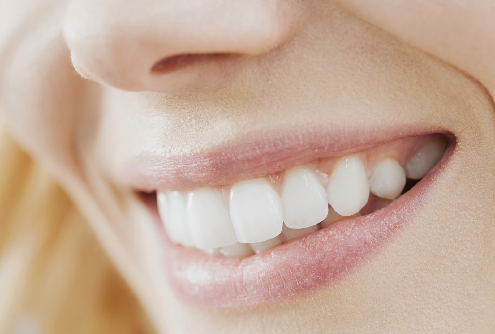 22 Natural Ways to Whiten Teeth