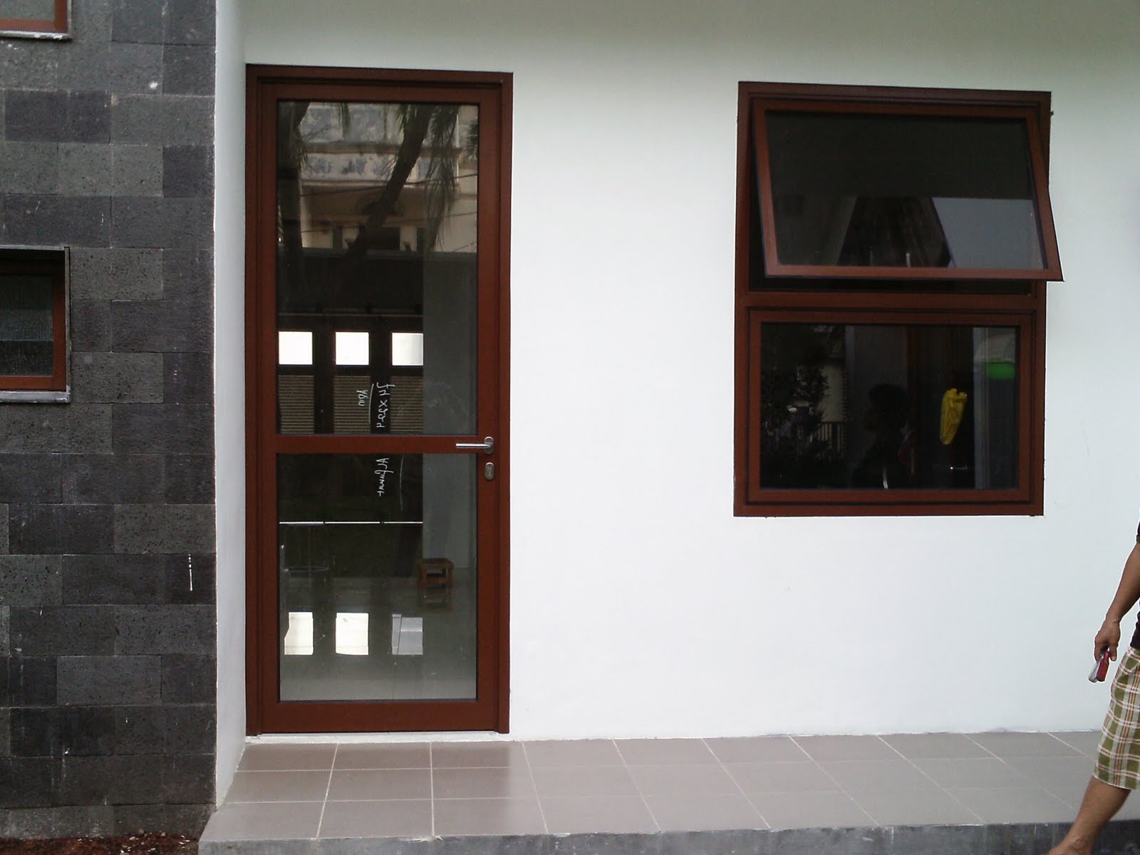 Kusen Pintu Aluminium Rumah  Minimalis