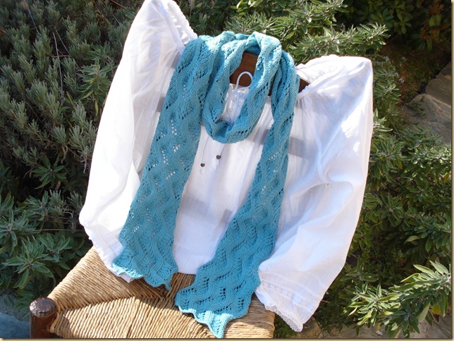 MEANDERING VINES SHAWL