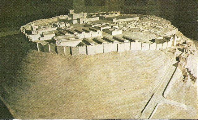 Модель того, как мог выглядеть Мегиддо в 1457 году до нашей эры. (фото 1978 г.)