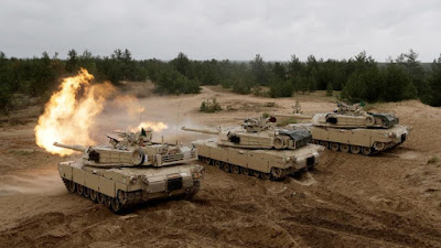 Tanques Abrams M1 disparan durante un ejercicio militar de la OTAN en el municipio de Adazi, en Letonia, 11 de junio de 2016.