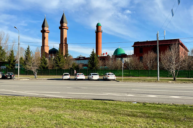 улица Хачатуряна, Суннитская мечеть Ярдям