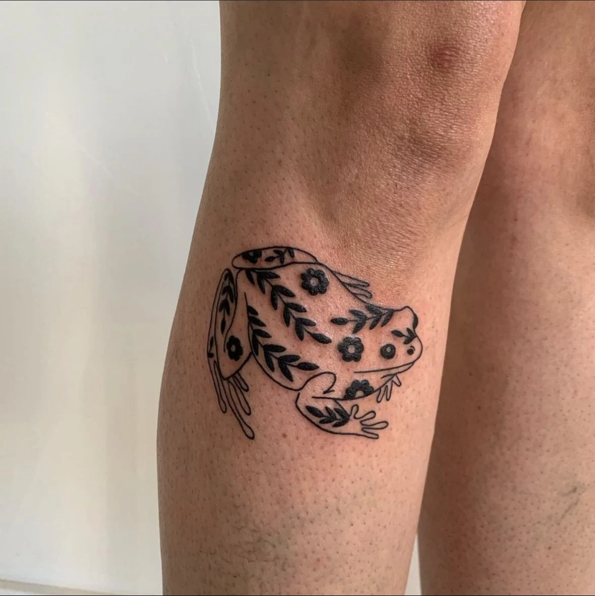 Foto de tatuaje de rana para mujer