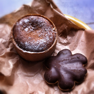 Tarta de queso and a chocolate covered crespell ©bighomebird