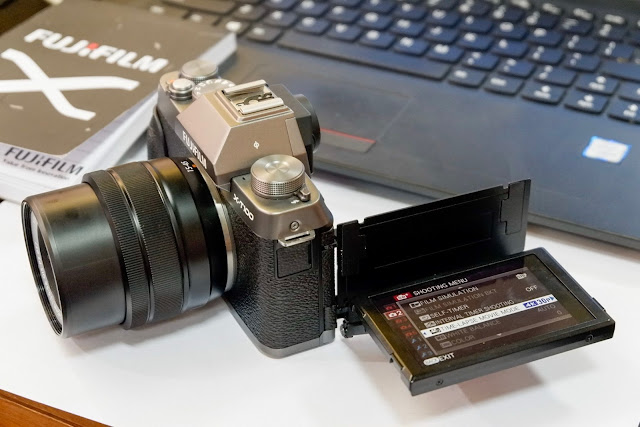 Review Kamera Mirrorless Fujifilm X-T100: Kamera Terbaik untuk Blogger