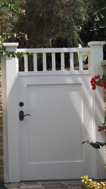 "Cottage By The Sea": Ode To A Cottage Gate (La deuxieme)