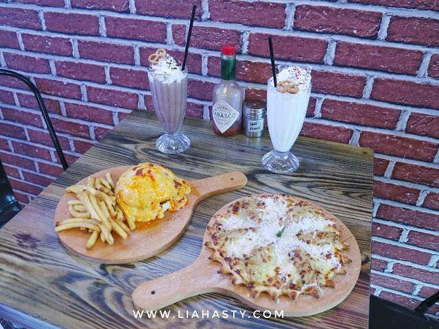 Menu Baru Cheesy Volcano Burger & Coconut Durian Pizza di US Pizza Malaysia