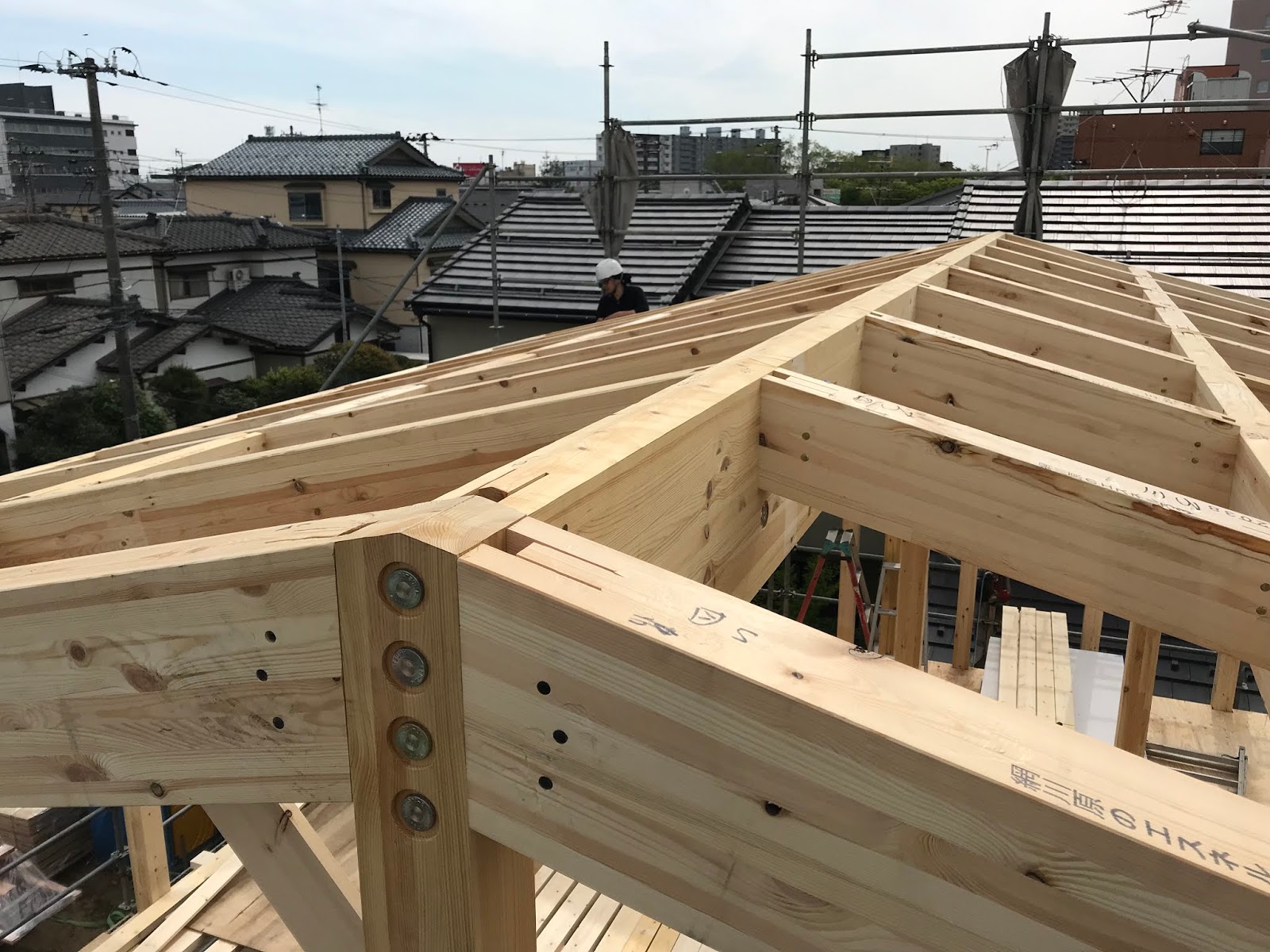エスネル 豊かな暮らしを送る秘密 網川原のエスネル 17 祝上棟 床 登り梁 屋根 水平構面の重要性
