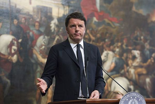 Renzi: "Consapevolezza che le tasse vanno giù"