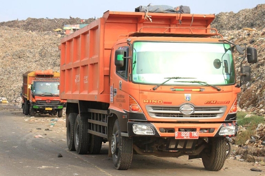 Mobil Truk Sampah - Truk Hino FM