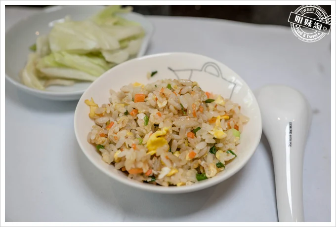 母堂鐵板燒炒飯高麗菜
