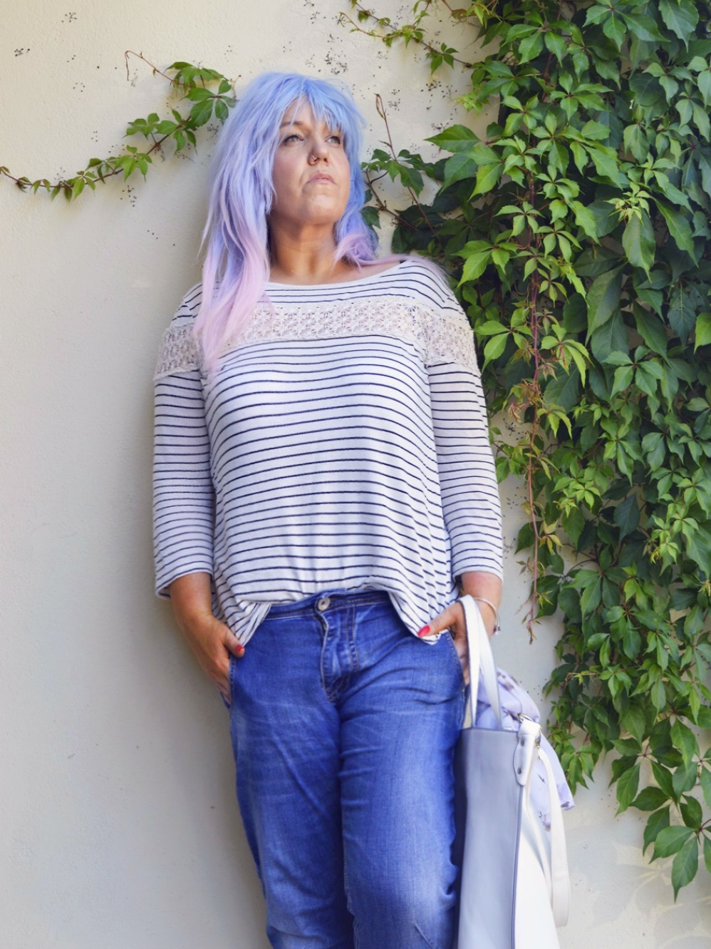 Striped Shirt with lace -  Summer Outfit with Baggy Boyfriend Jeans, striped shirt with lace  and white Leather mules,  posted by Annie K, Fashion and Lifestyle Blogger, Founder, CEO and writer of ANNIES BEAUTY HOUSE - a german fashion and beauty blog