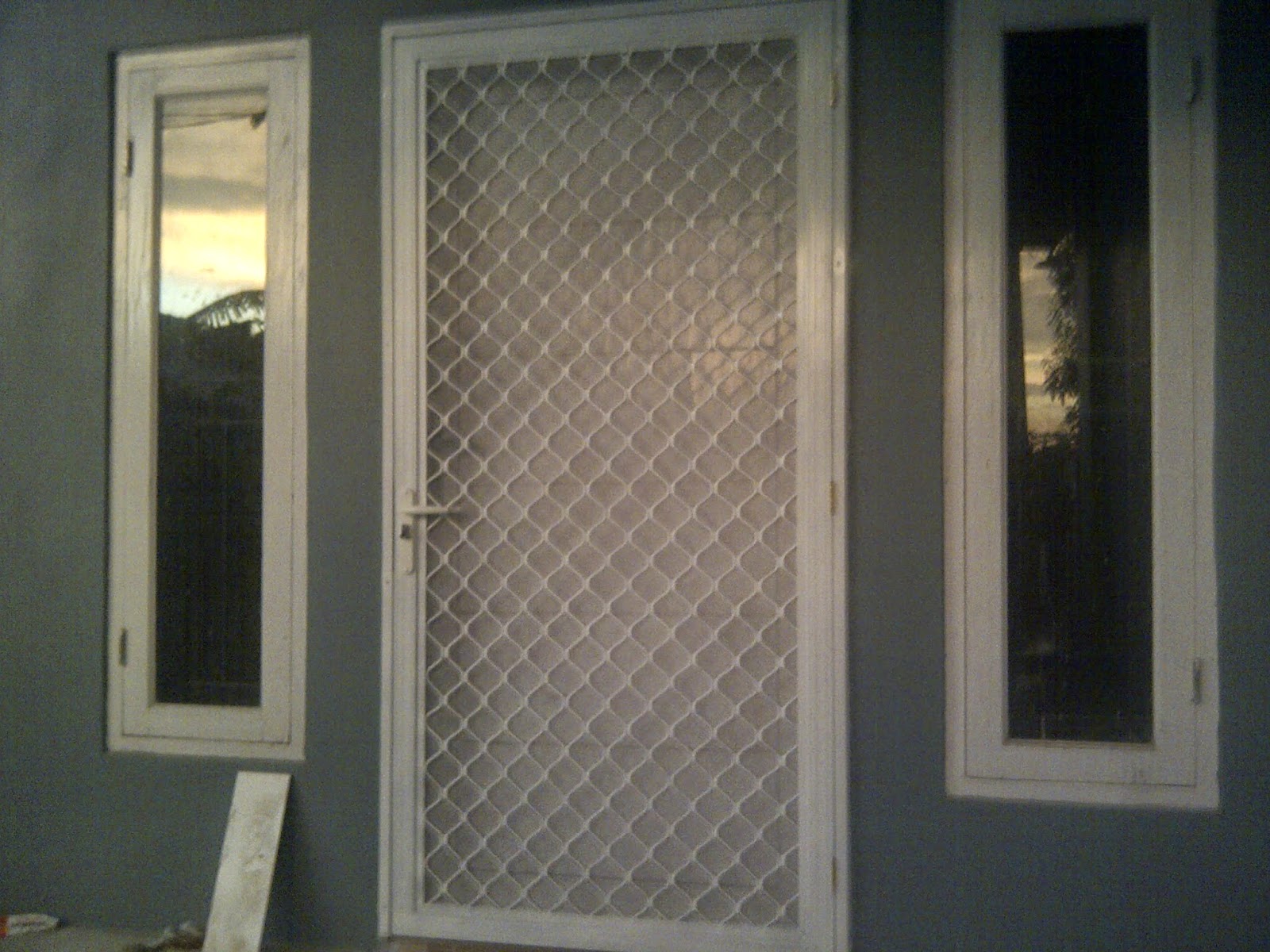 Jaya Specialist aluminium  dan kaca pintu  kawat  nyamuk  