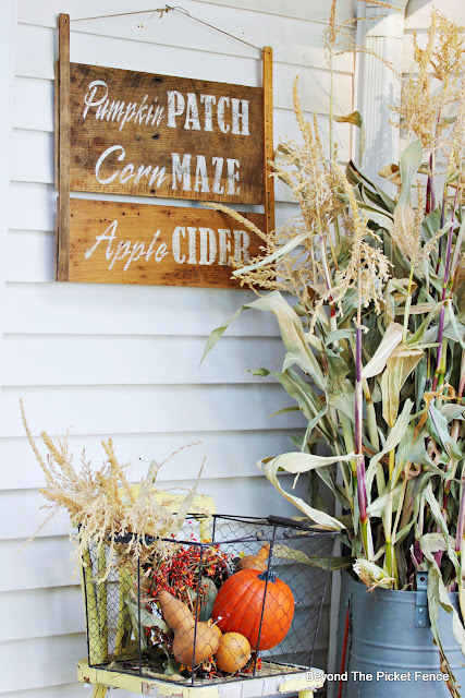 Stencil a Fall Sign for the Porch