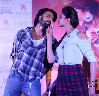 Deepika Padukone and Ranveer Singh masti