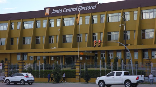 Mayoría de alcaldes y legisladores incumple leyes, no rinde informe a JCE