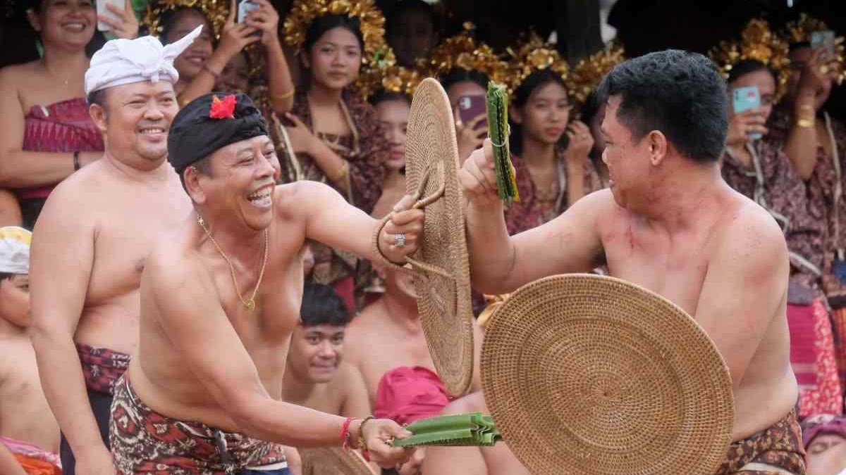 Perang pandan dari simbol kejujuran jadi festival budaya