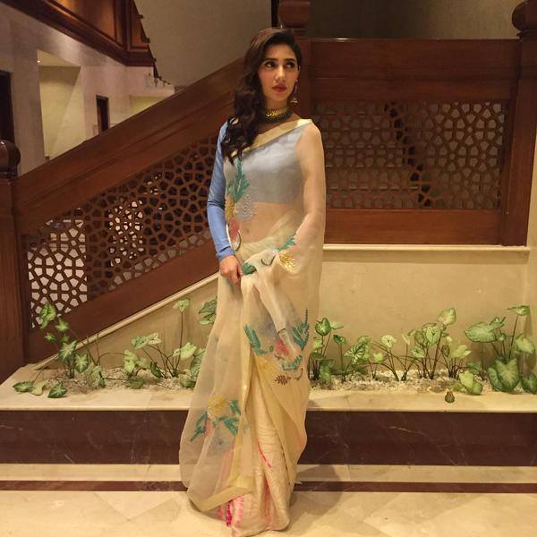 Mahira Khan New Look for Manto Premiere Lahore  